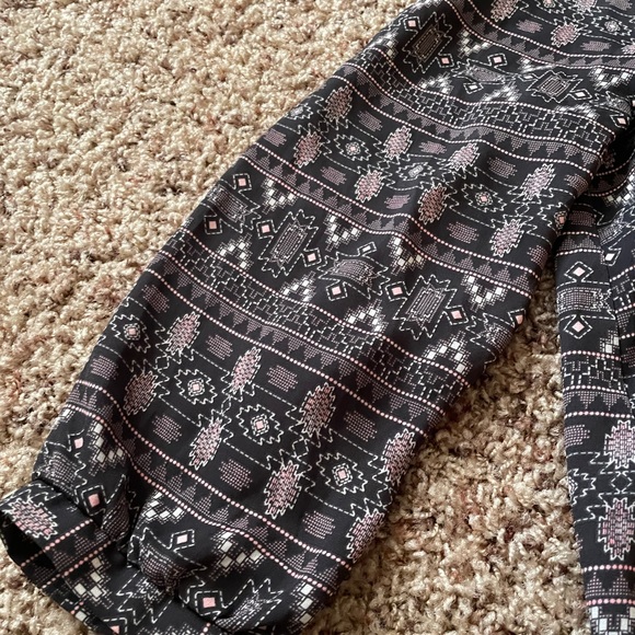 Women’s Blouse Pink Gray Aztec Design - Picture 4 of 4